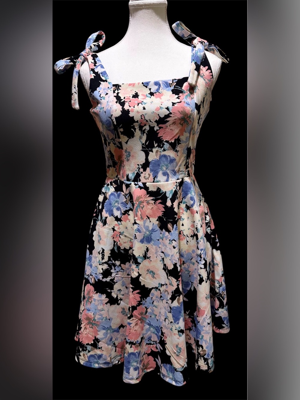 Francesca's Collections Mi Ami Black Floral Midi Dress Size Medium